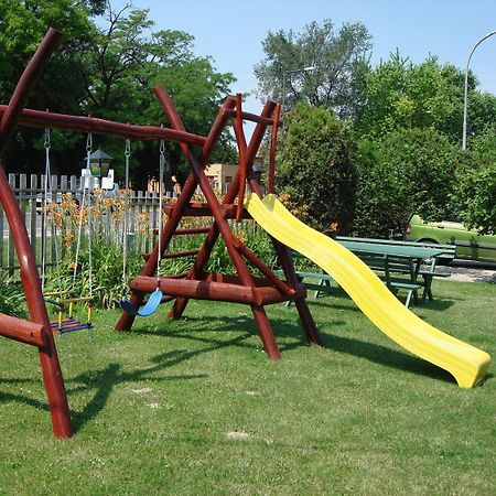 Kis-Duna Motel & Camping Mosonmagyaróvár Екстериор снимка